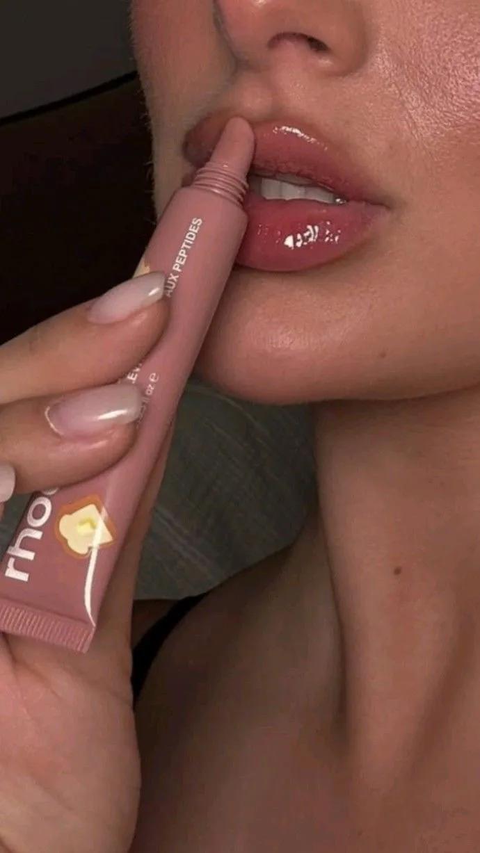 Rhode Lip Balm🎀