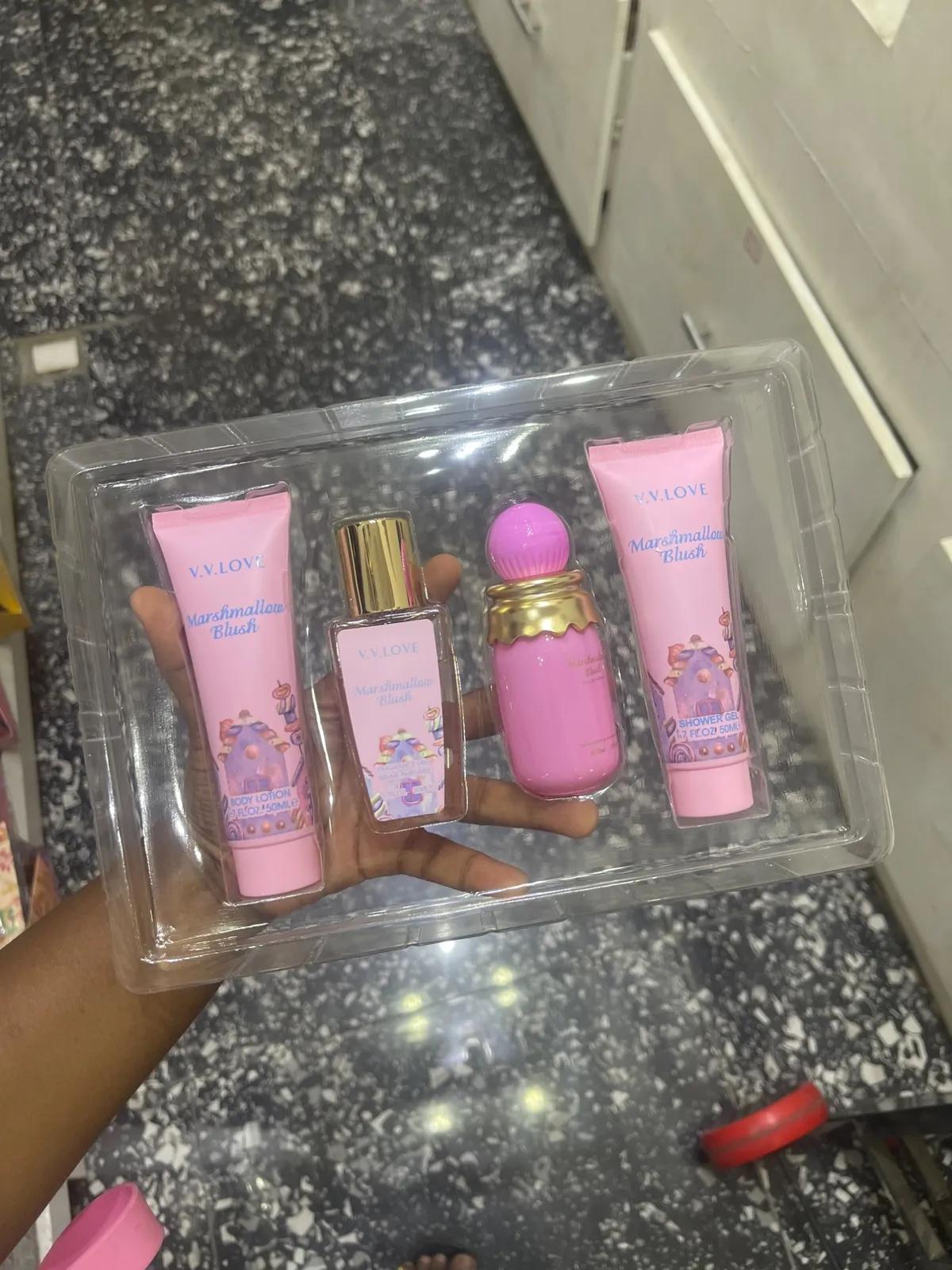 🎀marshmallow blush 🎀 v.v. Love