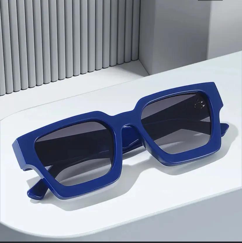 Lunette de soleil blue