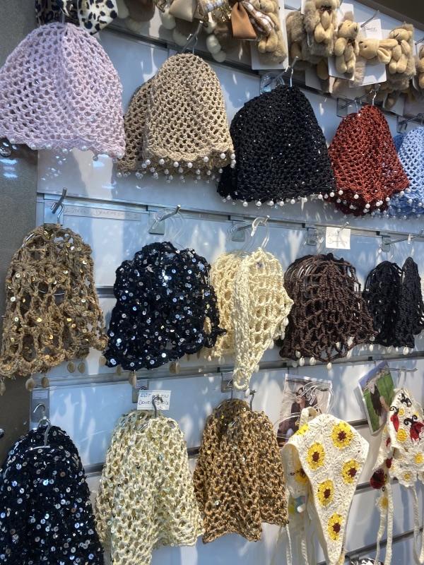 12 pièces de bonnet/ 1800f la pièce